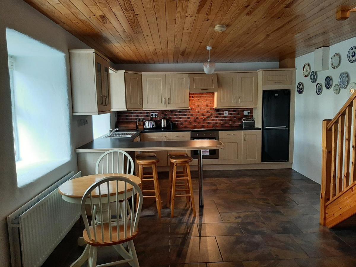 Traditional Cosy Cottage With Beautiful Views Уестпорт Екстериор снимка